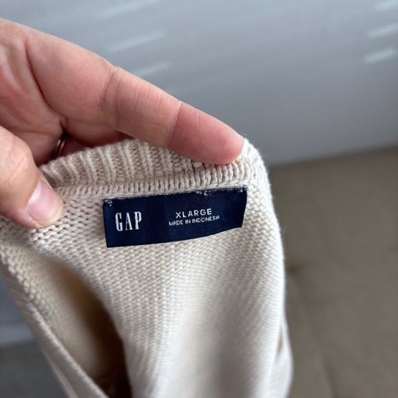 GAP Cropped Sleeveless Button Down Cardigan Sweater Vest in Cream White - Picture 2 of 7